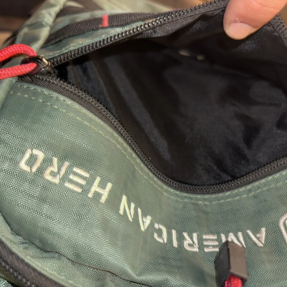 Lew's 3700 Sling Tackle Bag Fishing Tactical Green American Hero Very Good Cond.